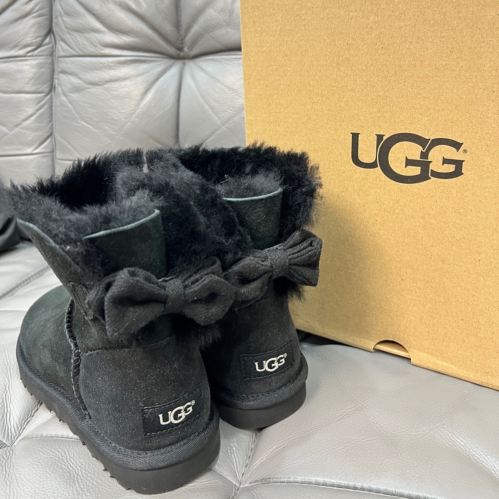 UGG BRIGETTE MINI BAILEY BOW KNIT BLACK SUEDE FUR BOOTS SIZE US 6 WOMENS